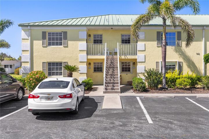 Property Photo: 942 Capri Isles Boulevard 105 FL 34292