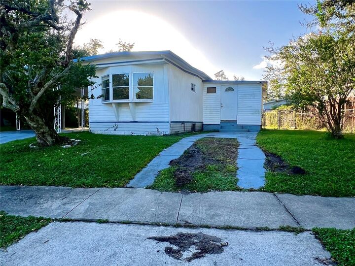 Property Photo: 4800 Ternstone Avenue FL 32812