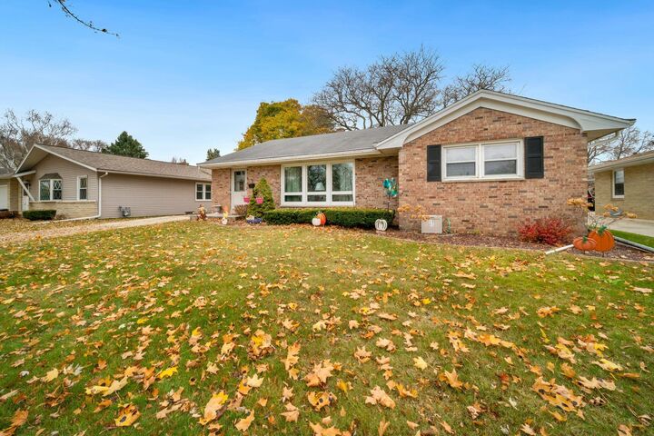 Property Photo: 3722 Saint Clair St WI 53402