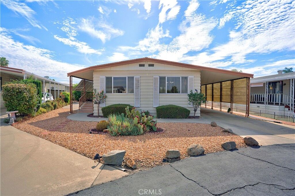 Property Photo: 1525 W Oakland Ave 115 CA 92543