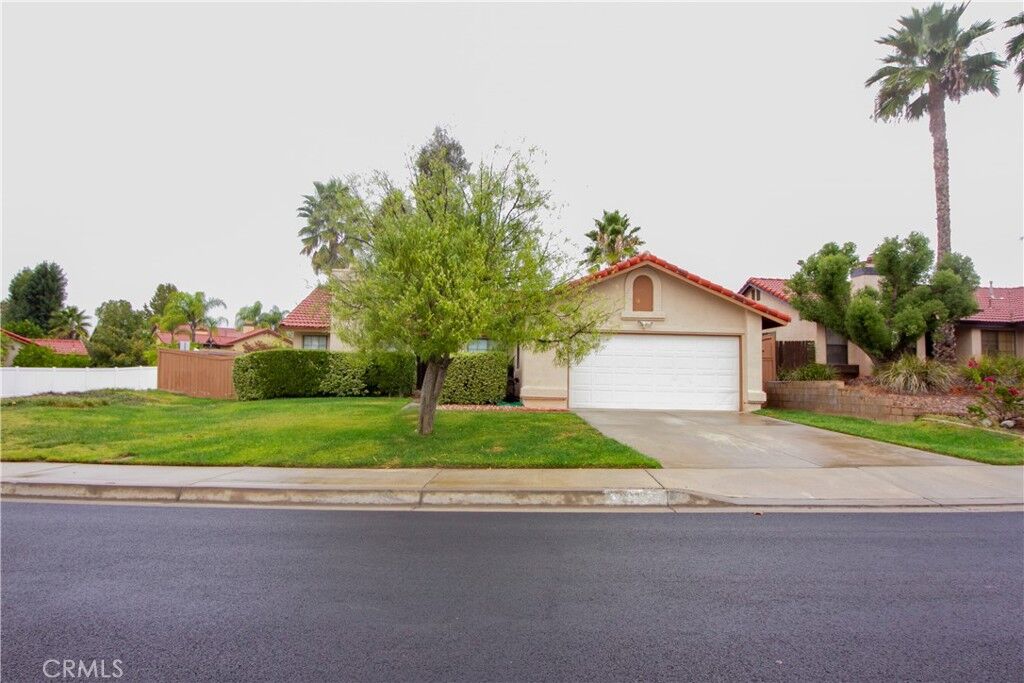 Property Photo:  23760 Redbark  CA 92557 