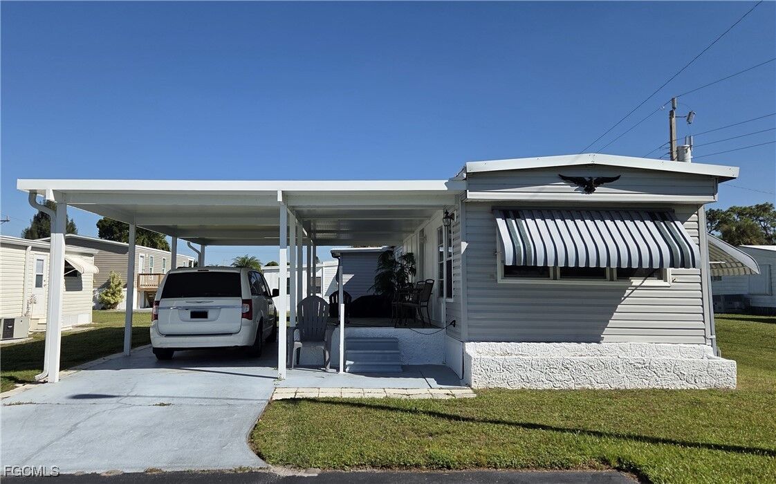 Property Photo:  841 Winterest Drive  FL 33917 