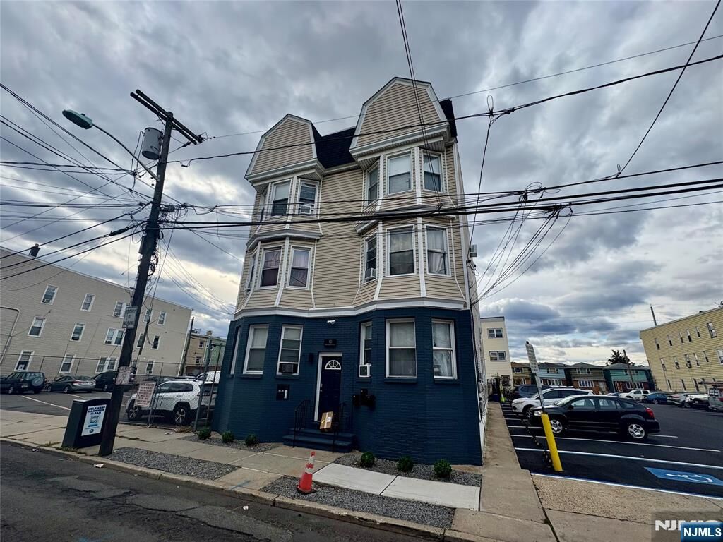 Property Photo:  10 Franklin Avenue 3  NJ 07029 