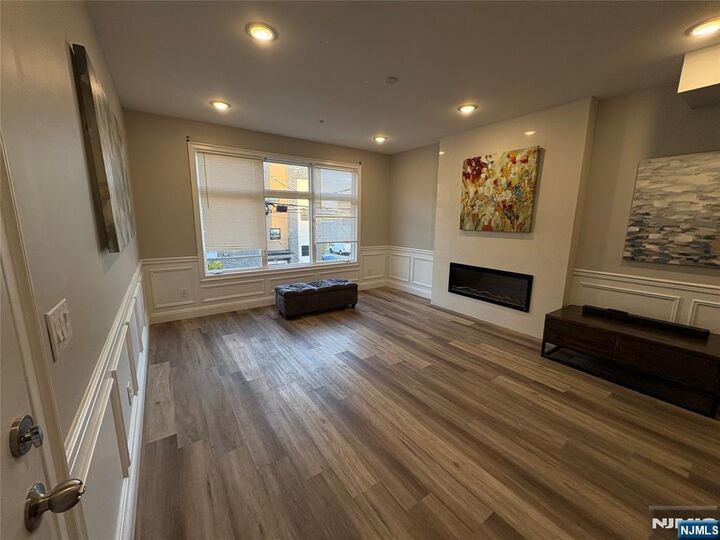 Property Photo:  274 Governor Street 2  NJ 07501 