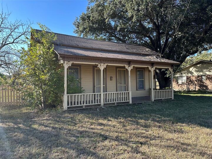 Property Photo: 512 S McKinney Street TX 76667