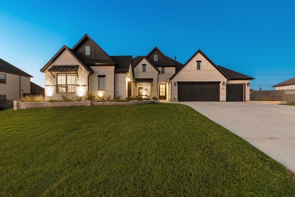 Property Photo: 2248 Meander Way TX 76247