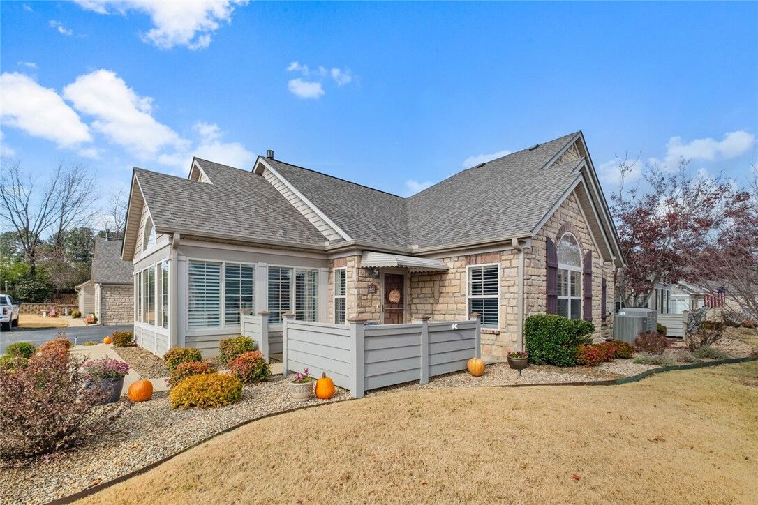 Property Photo: 2100 W New Hope Road 902 AR 72758