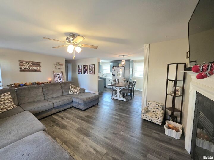 Property Photo: 412 Whippoorwill Drive IL 61571