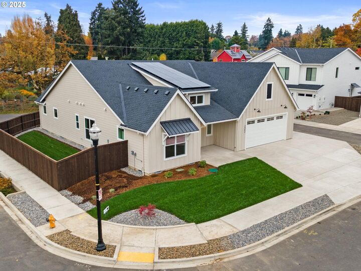 Property Photo: 2402 NW 68th St WA 98665