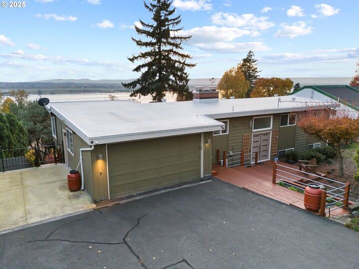 Property Photo: 6409 SE Evergreen Hwy WA 98661