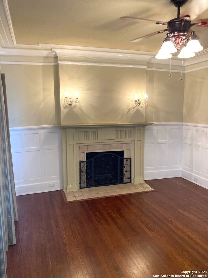 Property Photo:  639 W Woodlawn Ave  TX 78212 