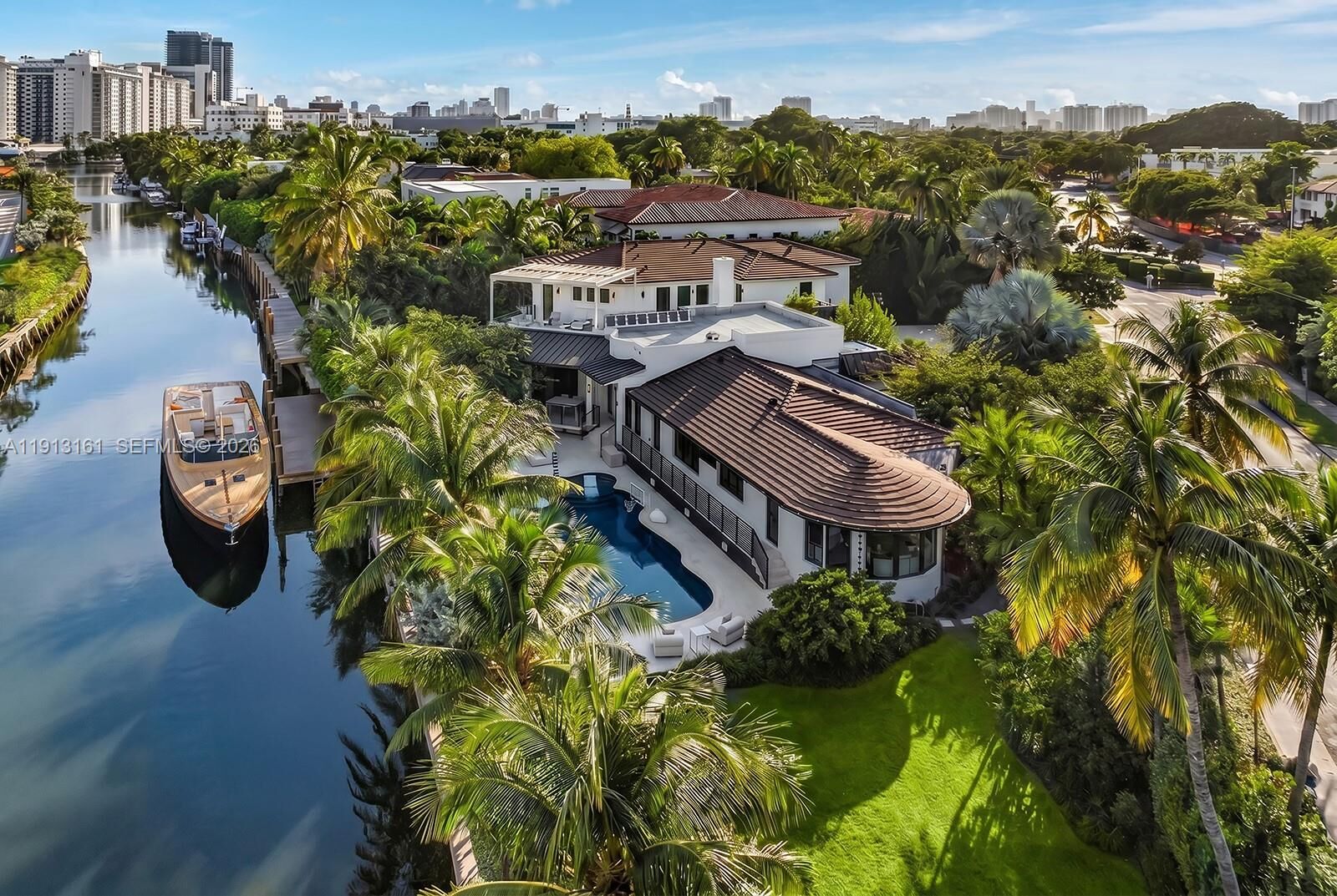 Property Photo:  2801 Flamingo Dr  FL 33140 