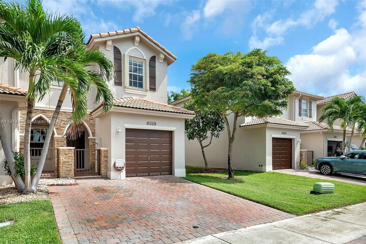 Property Photo: 9329 SW 221st Way 9329 FL 33190