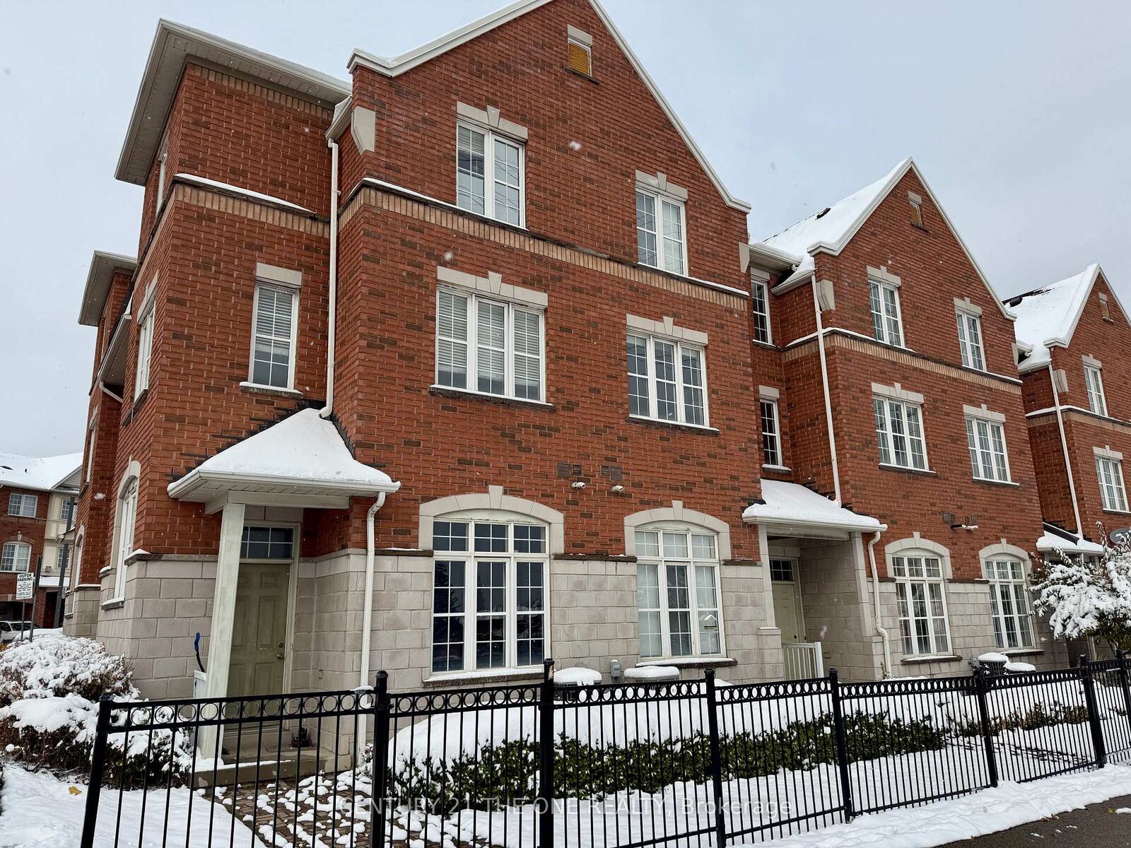 Property Photo:  3030 Breakwater Court 56  ON L5B 4N8 