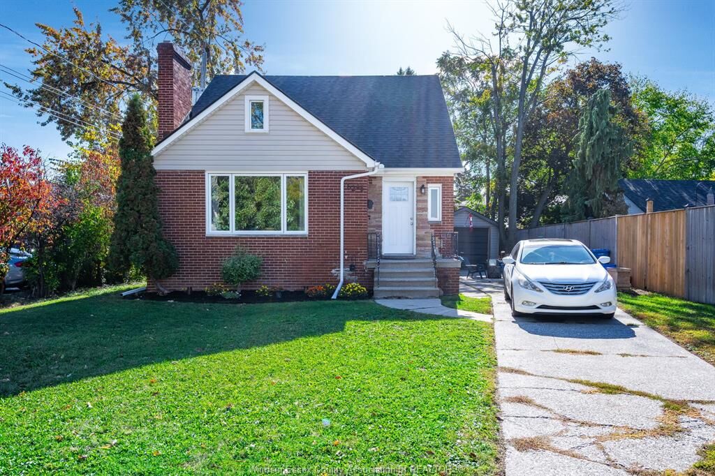 Property Photo:  6245 Wyandotte Street East  ON N8S 1N5 