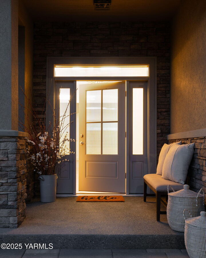 Property Photo: 2210 S 96th Ave WA 98903