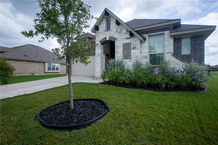 Property Photo: 124 Crooked Trail TX 78602