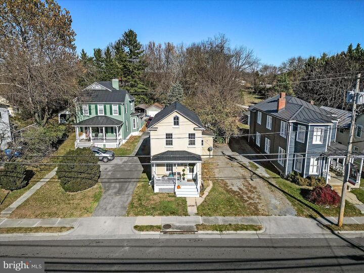 Property Photo: 306 E Main Street VA 22611