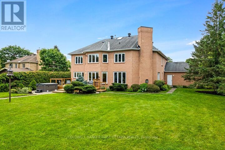 Photo de la propriété: 5525 Pettapiece Crescent ON K4M 1C6