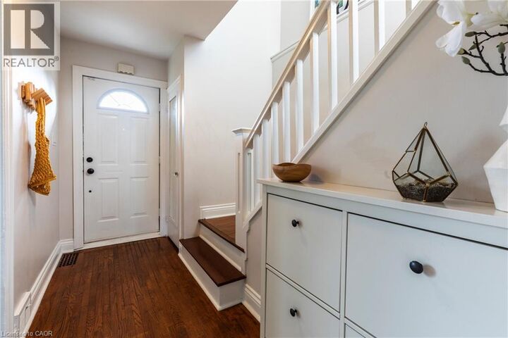 Photo de la propriété:  62 Cloverdale Avenue  ON L8K 4M1 