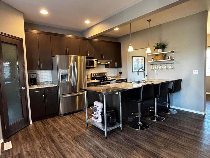 Property Photo: 26 Chelston Gate MB R3W 0K1