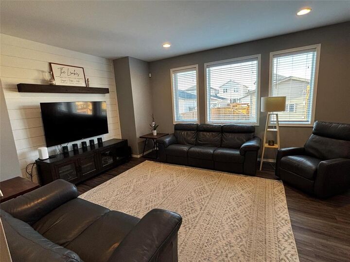 Property Photo:  26 Chelston Gate  MB R3W 0K1 