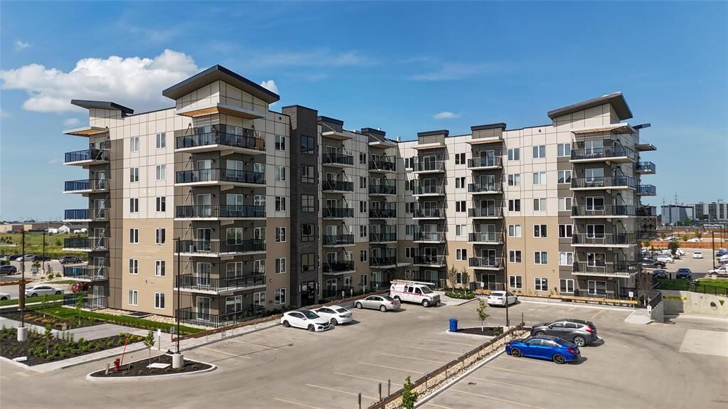 Property Photo:  635 Ballantrae Drive  MB R3T 3K4 