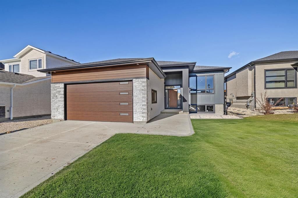 Property Photo: 27 Falcon Cove MB R5A 0B6