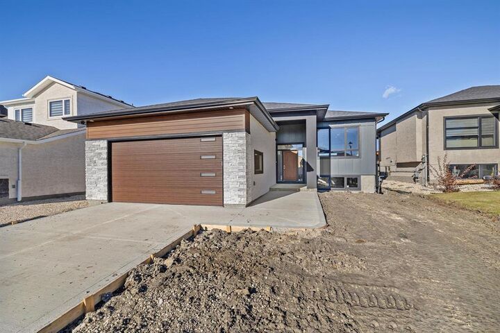 27 Falcon Cove  St Adolphe MB R5A 0B6 photo