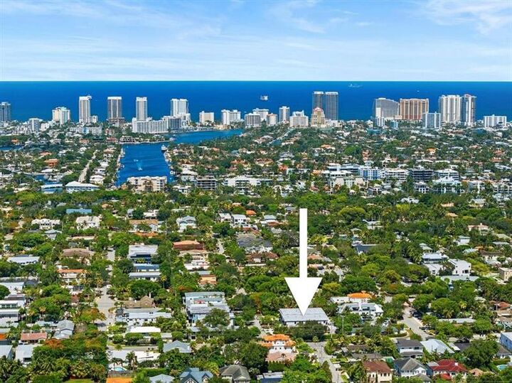 Property Photo:  1406 NE 5th St  FL 33301 