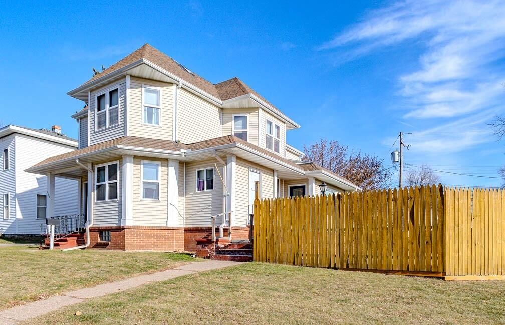 Property Photo:  407 State St  WI 54452 
