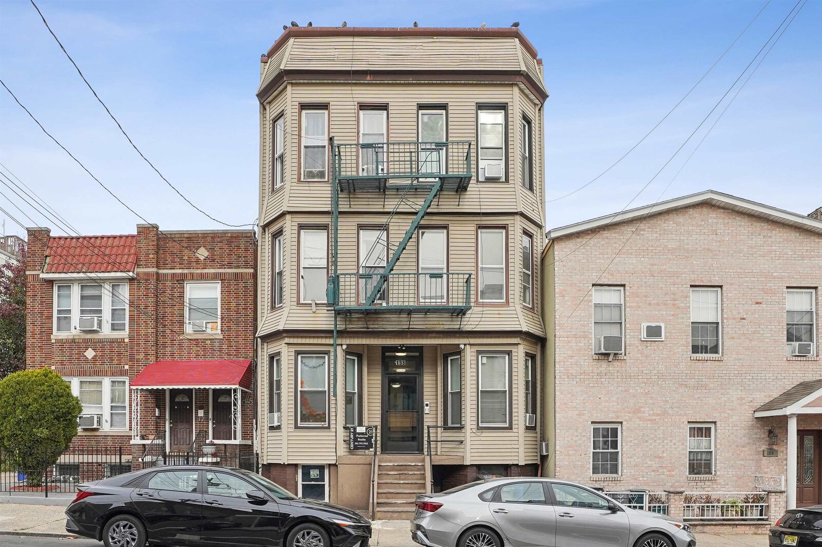 Property Photo:  198 Griffith St 2R  NJ 07307 