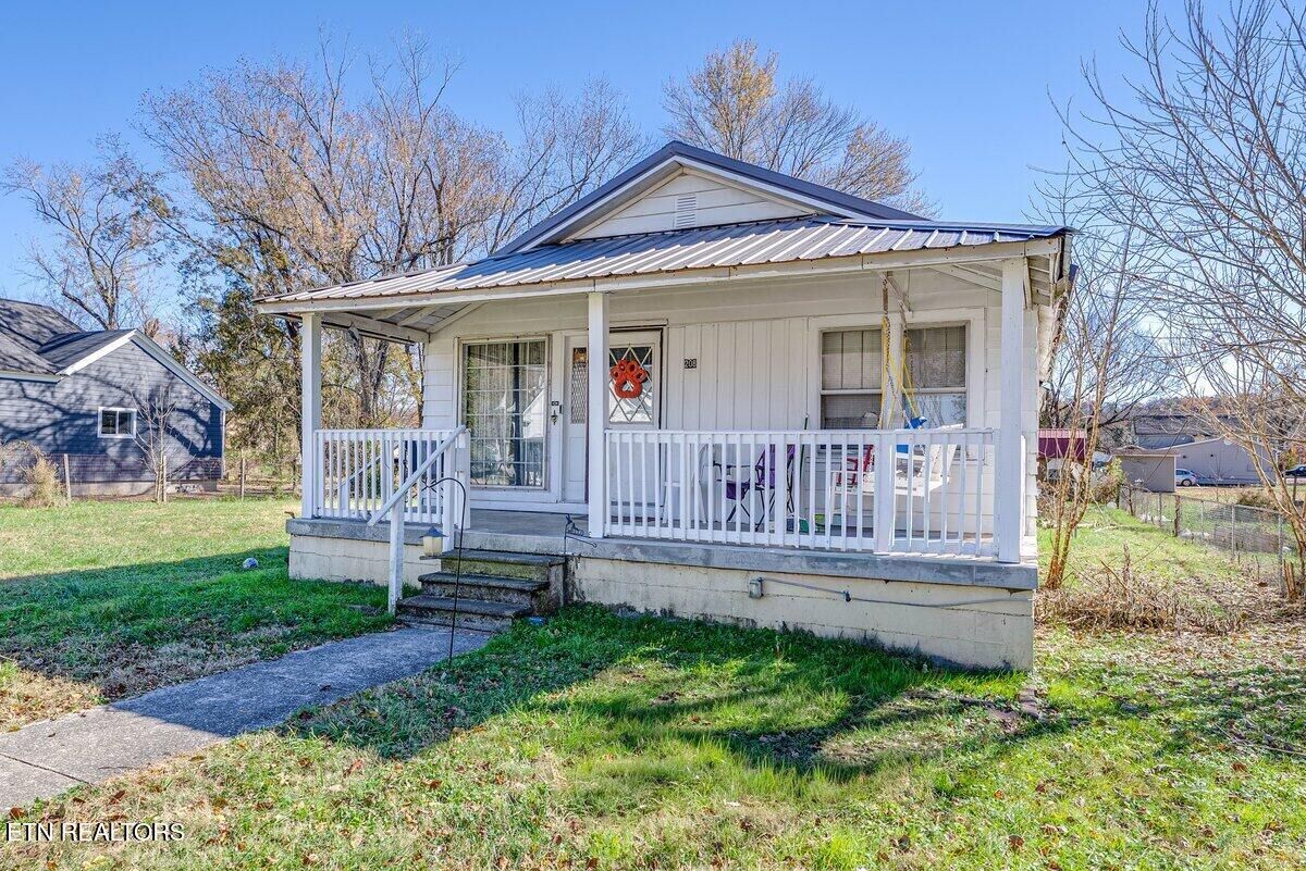 Property Photo: 208 & 212 N Chamberlain Ave TN 37854