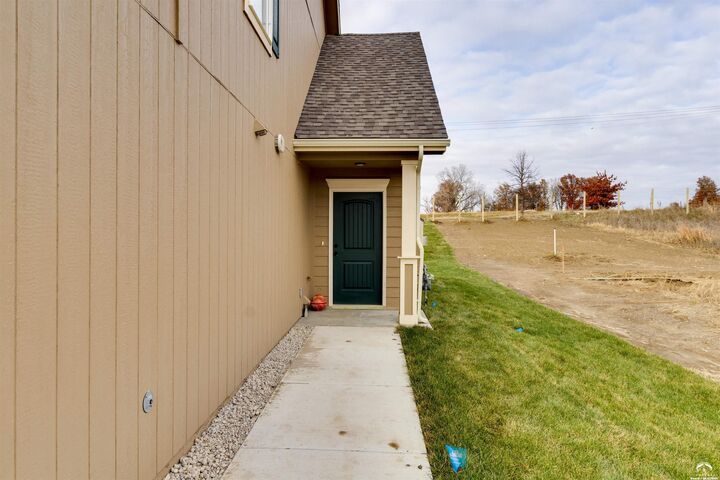 Property Photo:  2810 Chasehire Drive  KS 66046 
