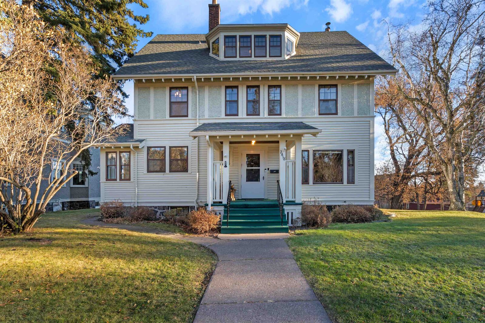 Property Photo: 2418 E 4th St MN 55812