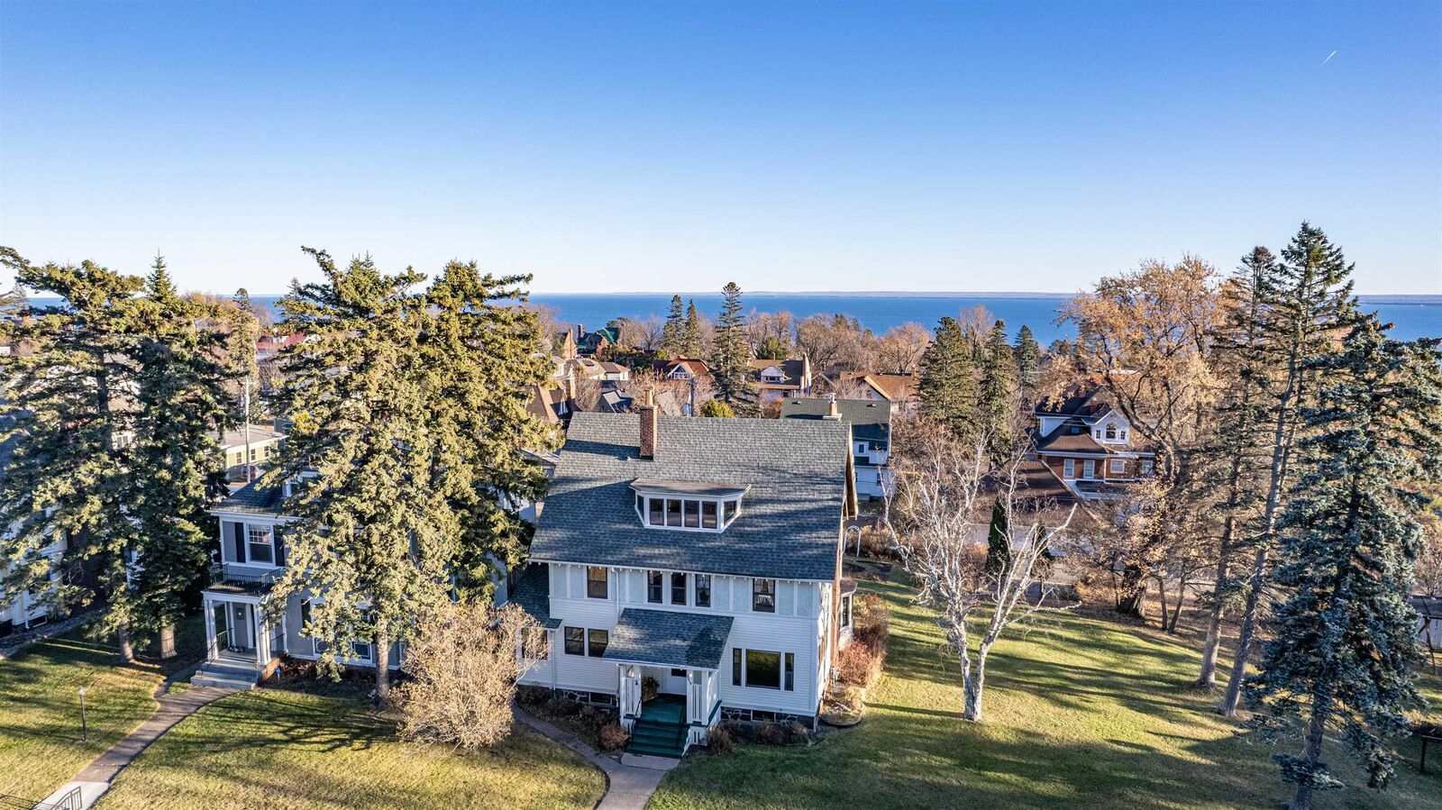 Property Photo: 2418 E 4th St MN 55812