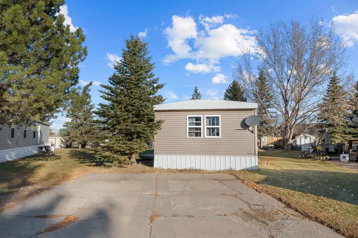 Property Photo:  405 31st Ave SE Lot 7  ND 58701-0000 