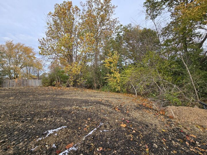 Property Photo: 1901 S Main Street IL 60148