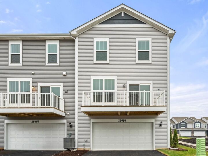 Property Photo:  25656 W Yorkshire Drive  IL 60544 