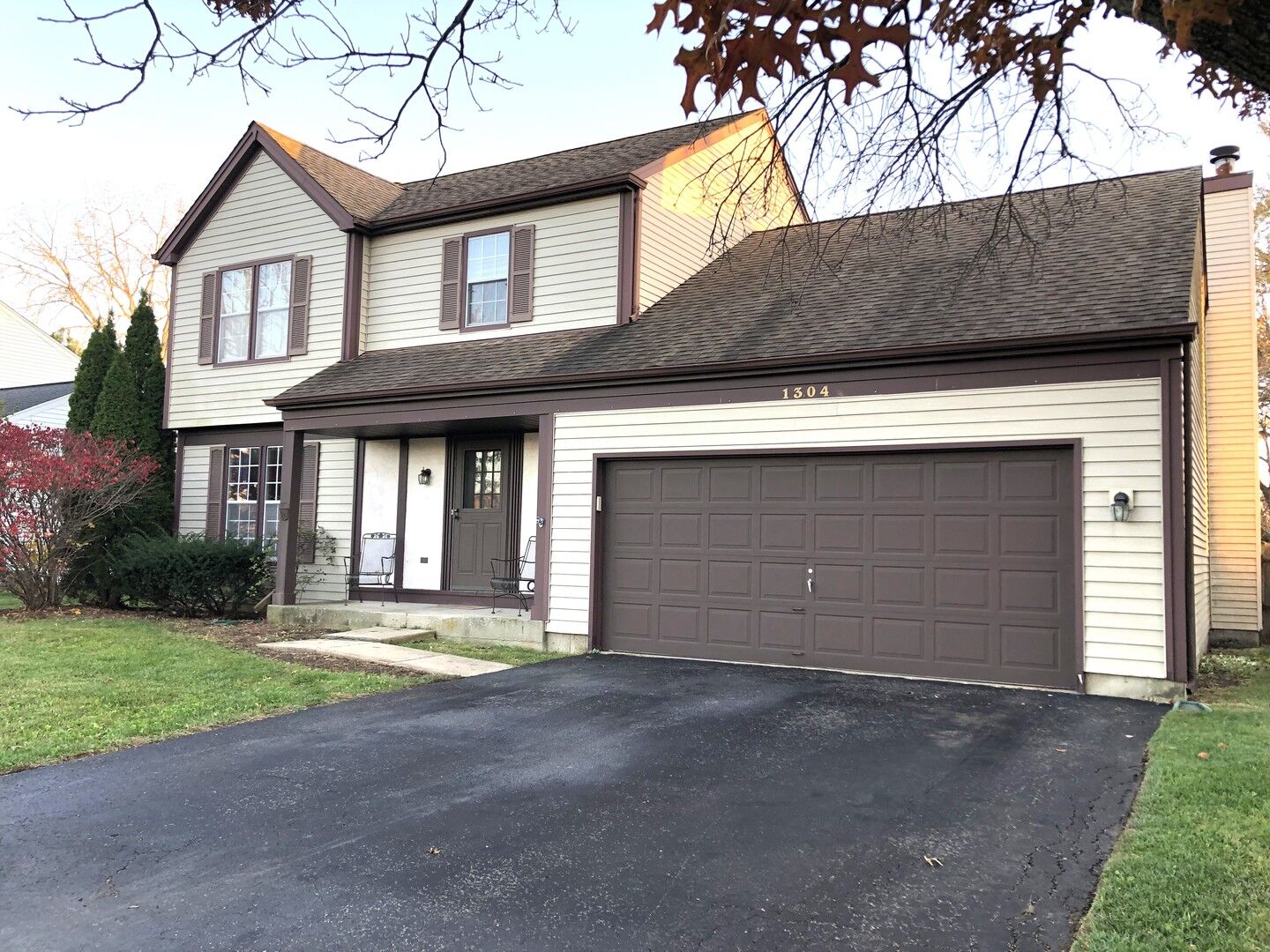 Property Photo:  1304 Yorkshire Lane  IL 60188 