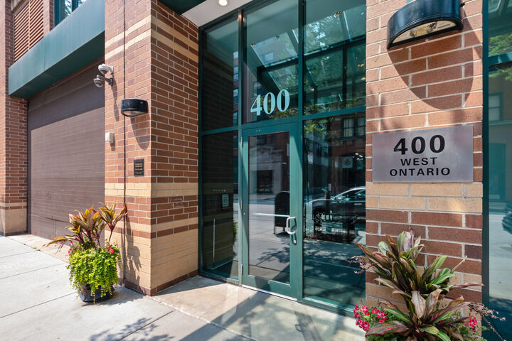 Property Photo: 400 W Ontario Street 907 IL 60654