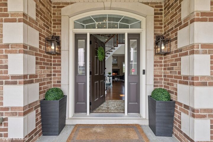 Property Photo:  28 Shenandoah Circle  IL 60010 