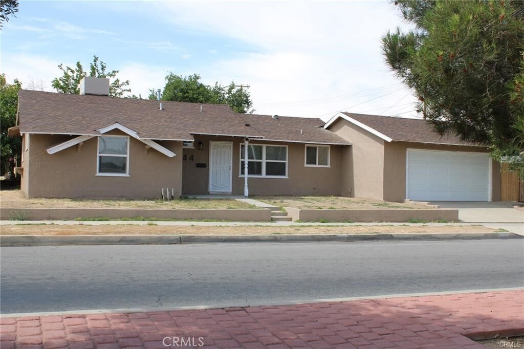 Property Photo:  144 E Avenue Q  CA 93550 
