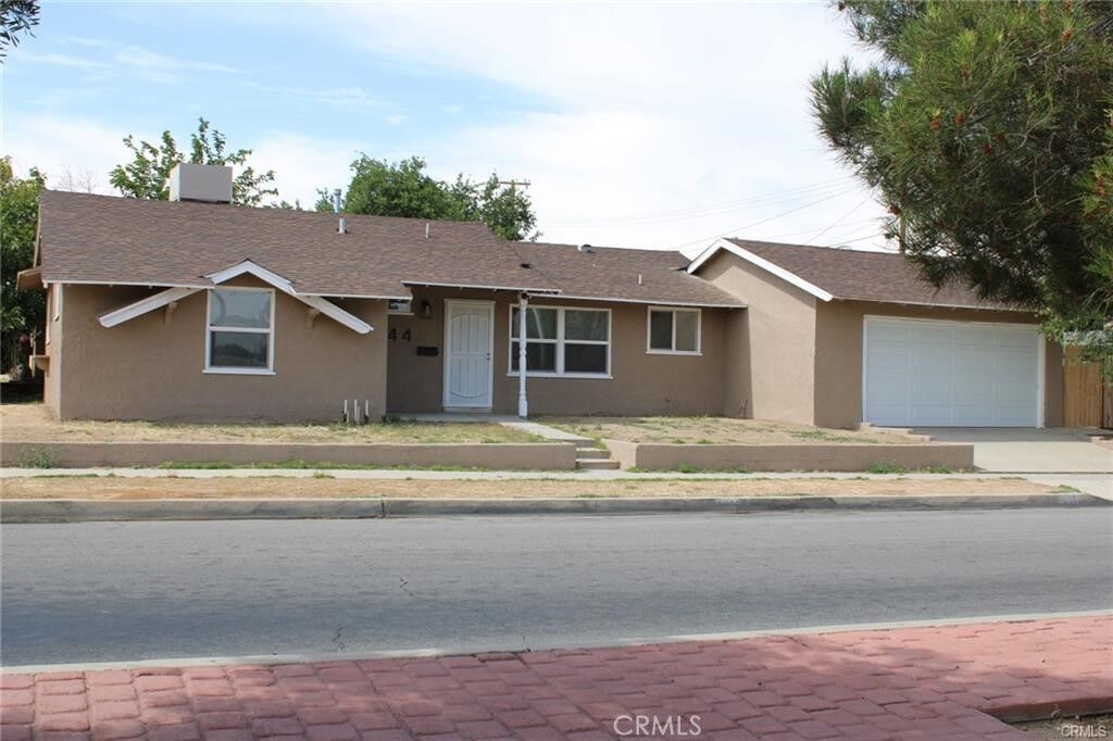 Property Photo: 144 E Avenue Q CA 93550