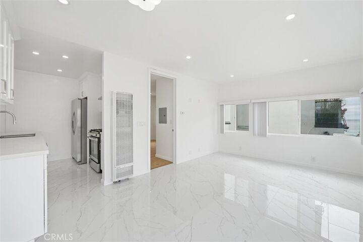 Property Photo:  220 39th B  CA 90266 