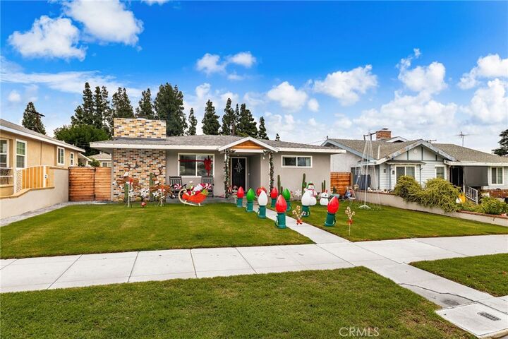 Property Photo:  624 N Walnut  CA 90631 