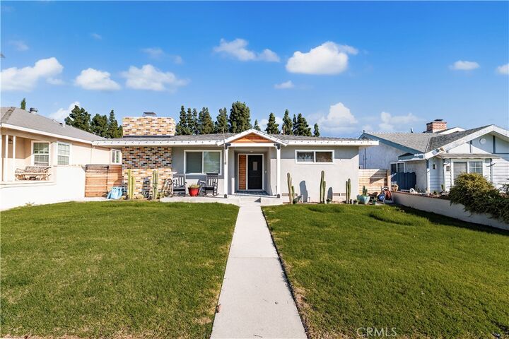 Property Photo:  624 N Walnut  CA 90631 