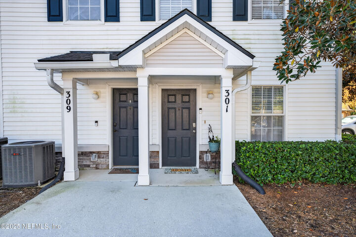 Property Photo:  2200 Marsh Hawk Lane 301  FL 32003 