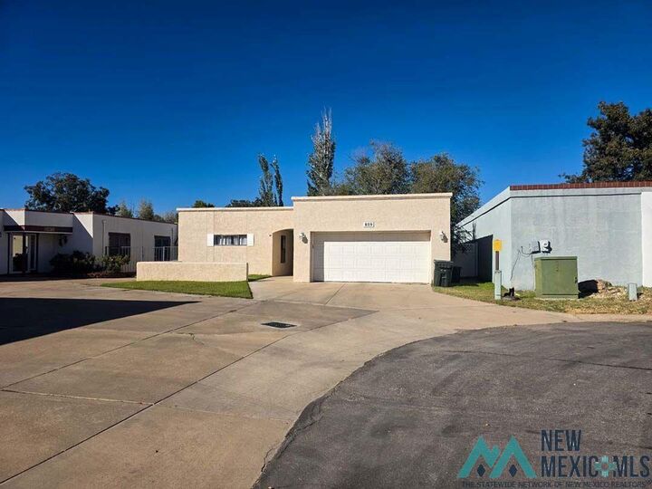 Property Photo: 809 Colonial Court NM 88220