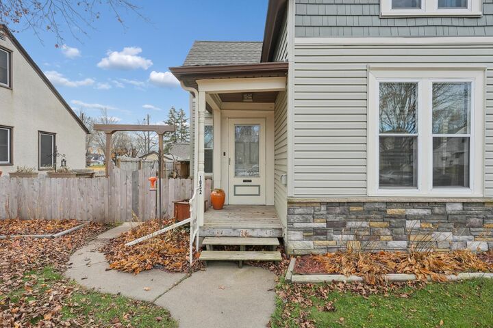Property Photo:  1052 Geranium Avenue E  MN 55106 